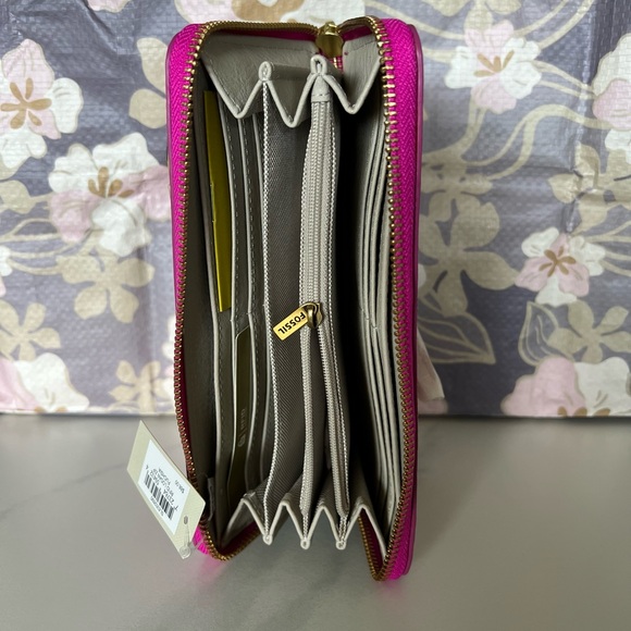 Fossil Pink Textured RFID Wristlet Clutch - Picture 3 of 5